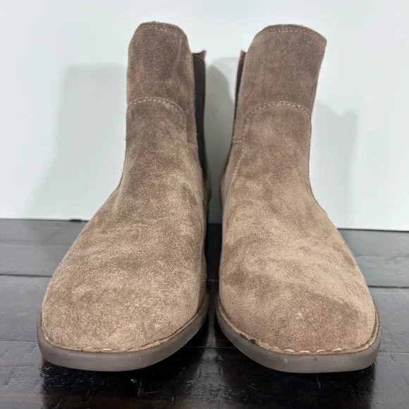 LIKE NEW Born Women’s Suede Bresson Chelsea Boots Size 11 M - Picture 3 of 8